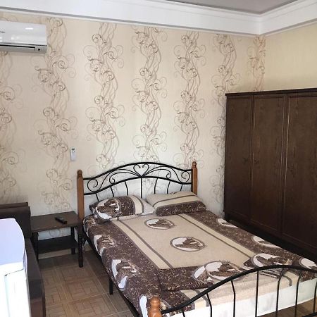 White House Hotel Gagra Bagian luar foto