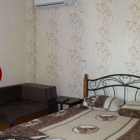 White House Hotel Gagra Bagian luar foto