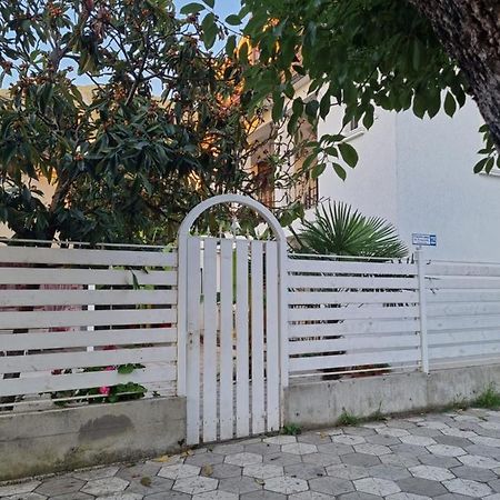 White House Hotel Gagra Bagian luar foto