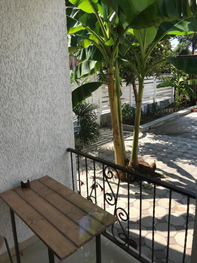 White House Hotel Gagra Bagian luar foto