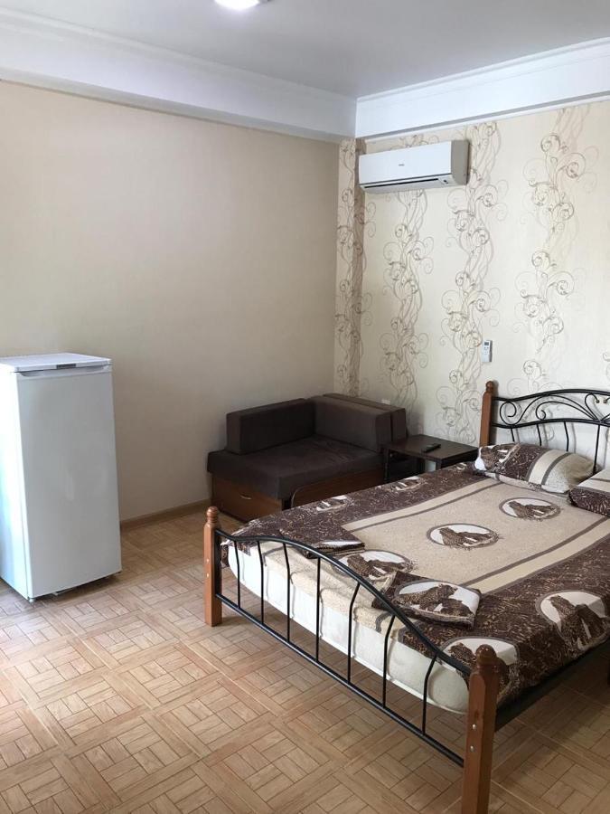 White House Hotel Gagra Bagian luar foto