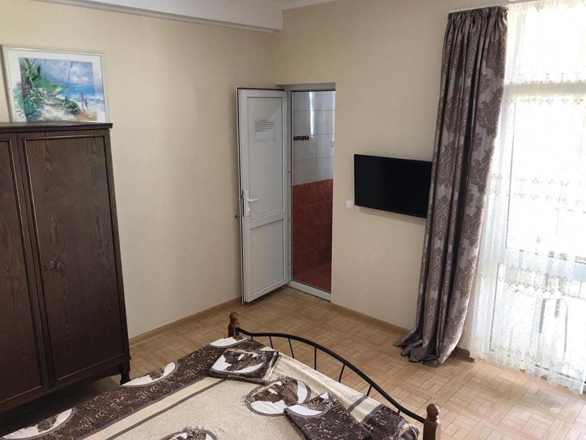 White House Hotel Gagra Bagian luar foto